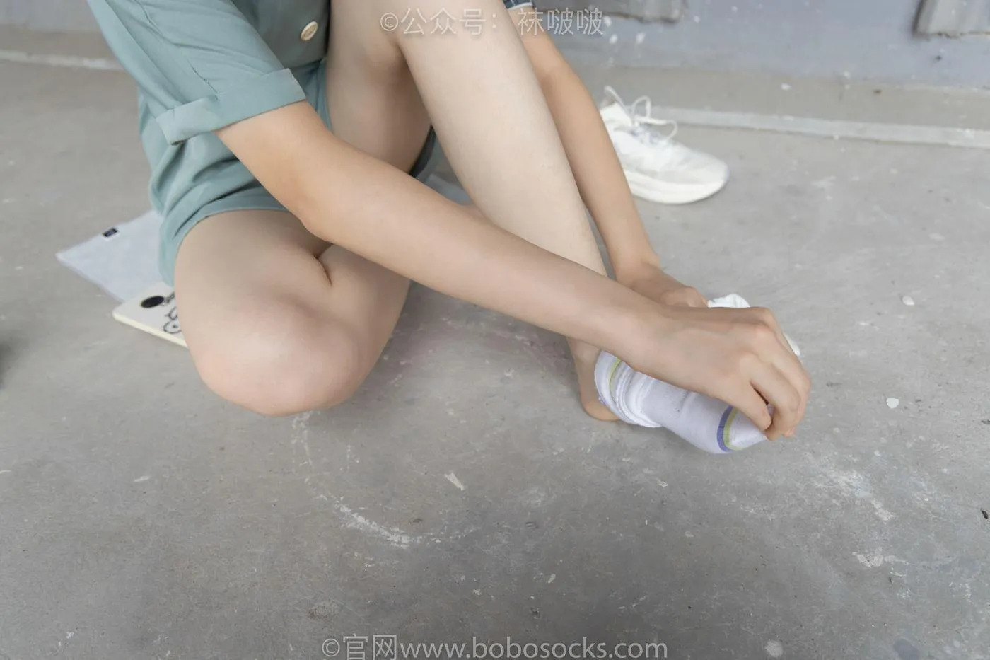[BoBoSocks袜啵啵]NO.025 熊熊-安踏运动鞋、白色棉袜（踩脏）、裸足 [146P]插图2